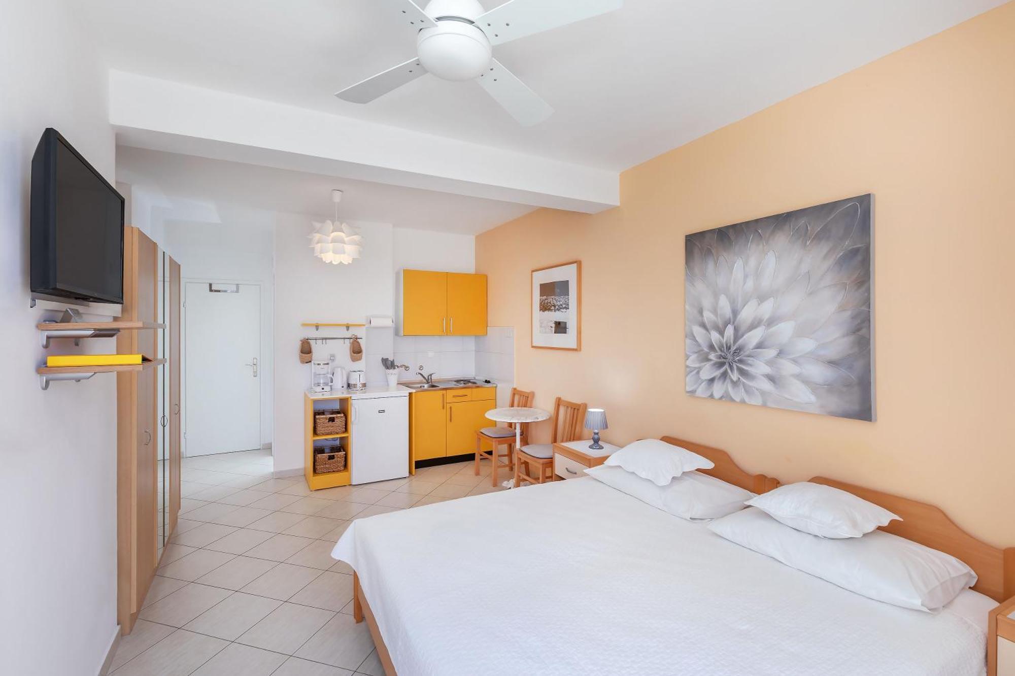 Apartments Mirela Млини Экстерьер фото